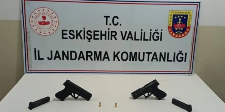 İlaçlama yaparken devrilen traktörün altında kalan yaşlı adam hayatını kaybetti