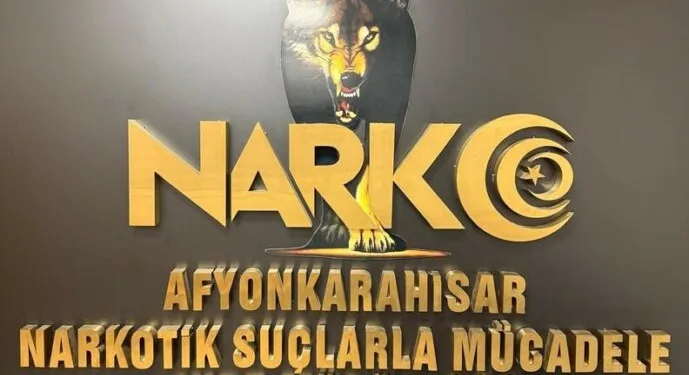 İlaçlama yaparken devrilen traktörün altında kalan yaşlı adam hayatını kaybetti