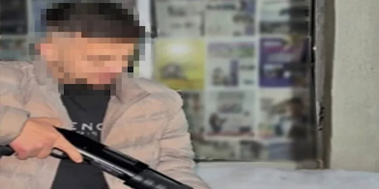 İlaçlama yaparken devrilen traktörün altında kalan yaşlı adam hayatını kaybetti