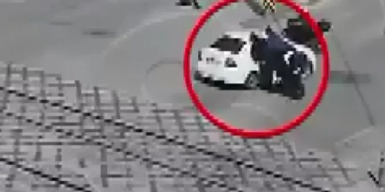 İlaçlama yaparken devrilen traktörün altında kalan yaşlı adam hayatını kaybetti