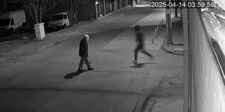 İlaçlama yaparken devrilen traktörün altında kalan yaşlı adam hayatını kaybetti