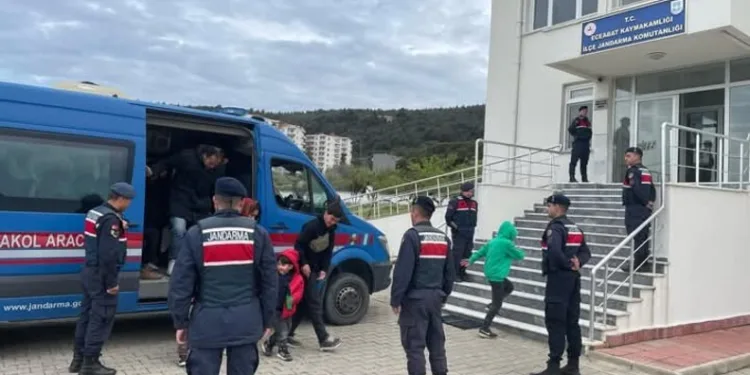 Vatandaşı dolandıran sahte jandarmalar gerçek jandarmadan kaçamadı