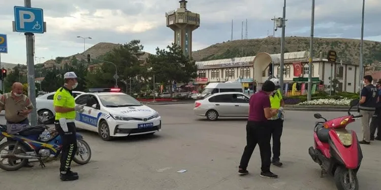 Vatandaşı dolandıran sahte jandarmalar gerçek jandarmadan kaçamadı