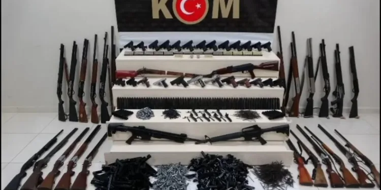 Vatandaşı dolandıran sahte jandarmalar gerçek jandarmadan kaçamadı