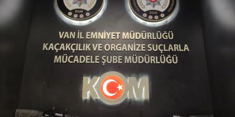 Vatandaşı dolandıran sahte jandarmalar gerçek jandarmadan kaçamadı
