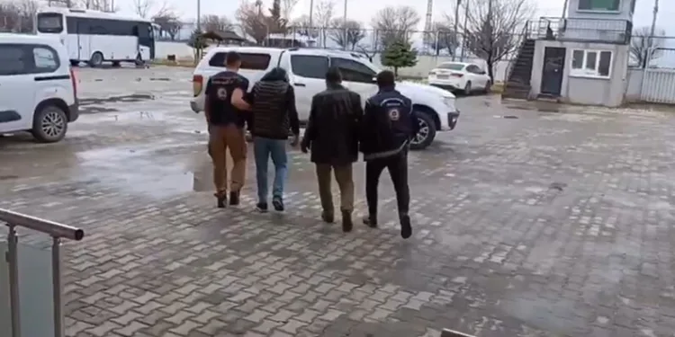 Vatandaşı dolandıran sahte jandarmalar gerçek jandarmadan kaçamadı