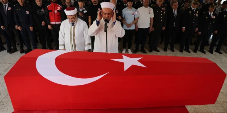 Şehit polis Esat Koyuncu’nun naaşı Adana’da toprağa verildi