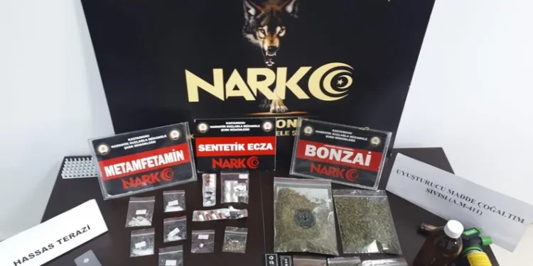 Şehit polis Esat Koyuncu’nun naaşı Adana’da toprağa verildi