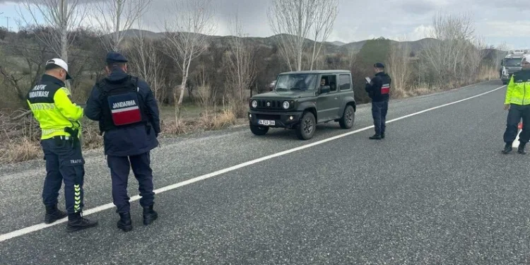 Şehit polis Esat Koyuncu’nun naaşı Adana’da toprağa verildi