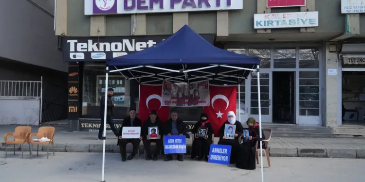 Şehit polis Esat Koyuncu’nun naaşı Adana’da toprağa verildi