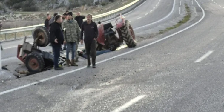 Seyir halindeki traktör ikiye bölündü: 1 ölü, 1 yaralı