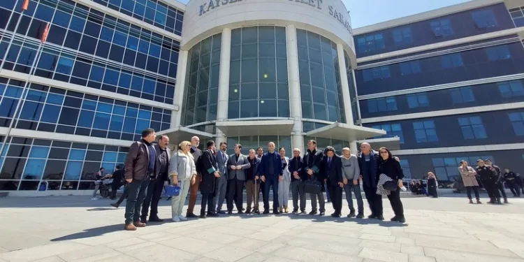Seyir halindeki traktör ikiye bölündü: 1 ölü, 1 yaralı