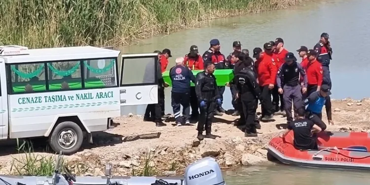 Seyir halindeki traktör ikiye bölündü: 1 ölü, 1 yaralı