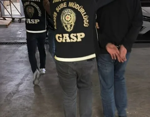 Seyir halindeki traktör ikiye bölündü: 1 ölü, 1 yaralı