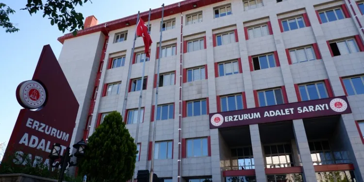 İzmir açıklarında 29 düzensiz göçmen yakalandı