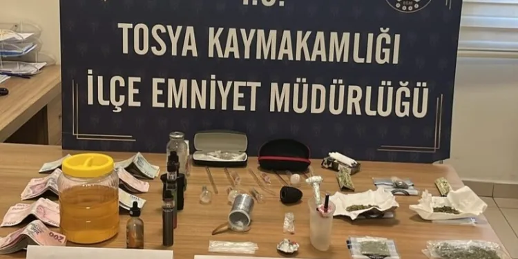 İzmir açıklarında 29 düzensiz göçmen yakalandı