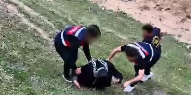 İzmir açıklarında 29 düzensiz göçmen yakalandı