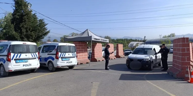 İzmir açıklarında 29 düzensiz göçmen yakalandı