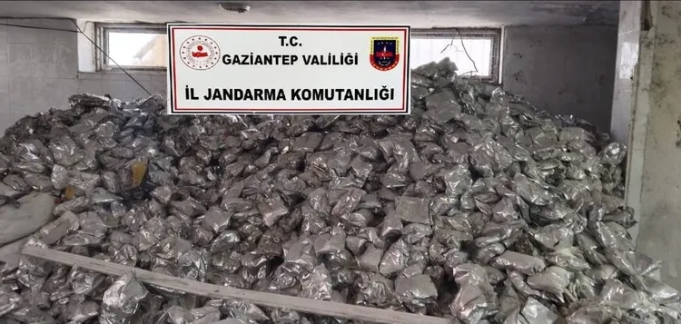 İzmir açıklarında 29 düzensiz göçmen yakalandı
