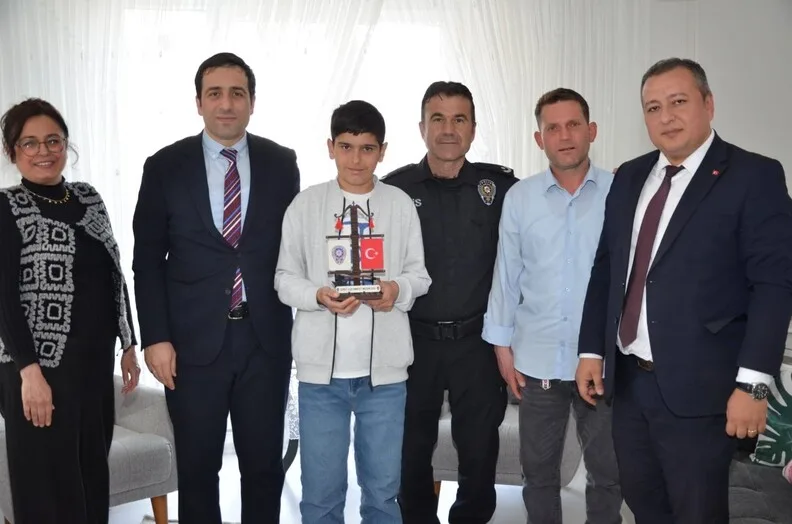 İzmir açıklarında 29 düzensiz göçmen yakalandı