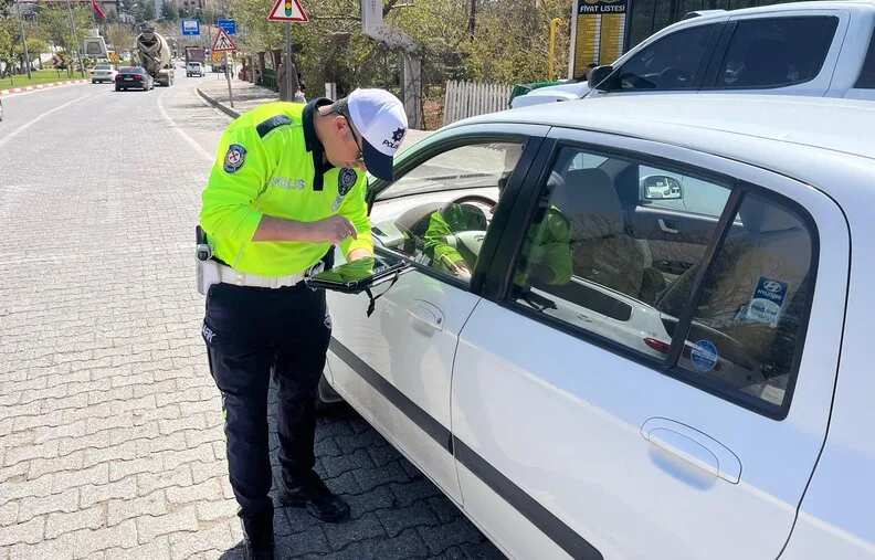 İzmir açıklarında 29 düzensiz göçmen yakalandı