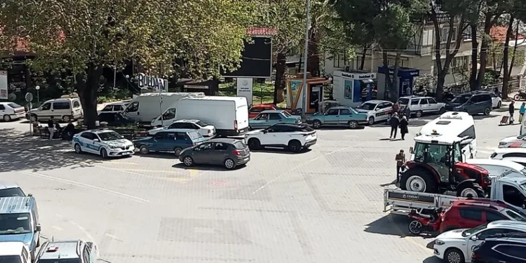 İzmir açıklarında 29 düzensiz göçmen yakalandı