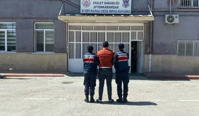 İzmir açıklarında 29 düzensiz göçmen yakalandı