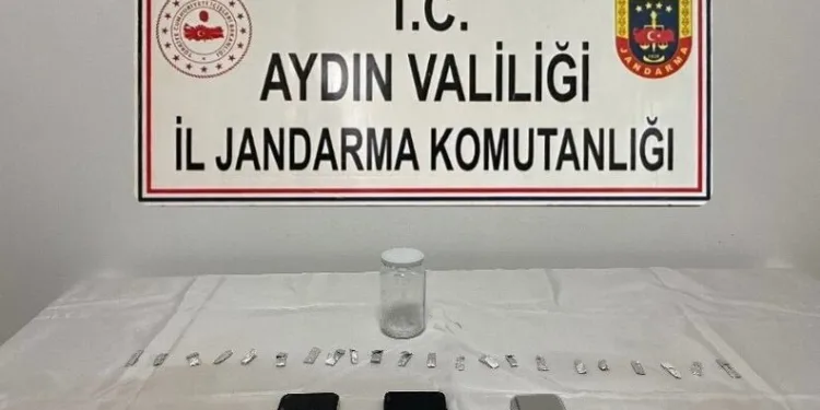 Otomobilden şişe şişe kaçak içki çıktı