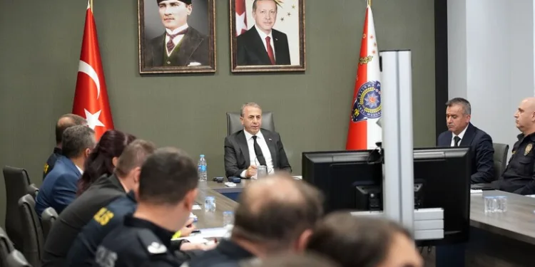 Otomobilden şişe şişe kaçak içki çıktı