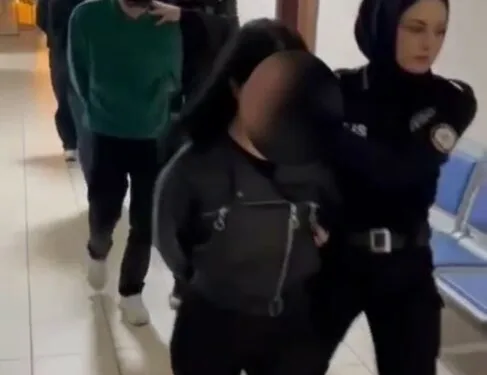 Otomobilden şişe şişe kaçak içki çıktı