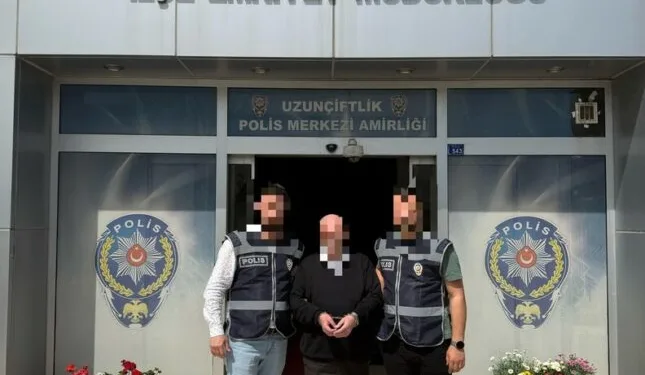 Otomobilden şişe şişe kaçak içki çıktı