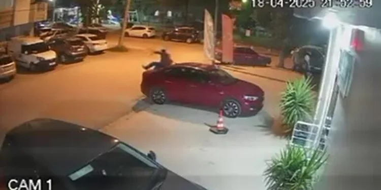 Otomobilden şişe şişe kaçak içki çıktı