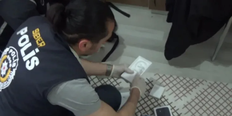 Otomobilden şişe şişe kaçak içki çıktı