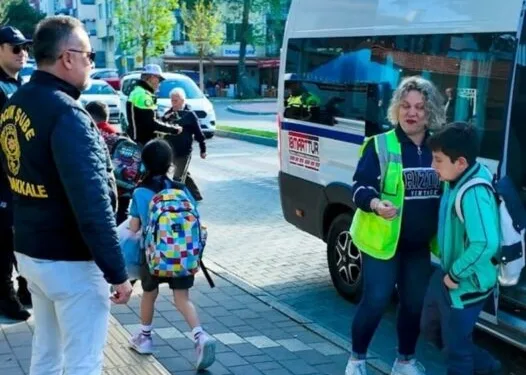 Şüphe üzerine durdurulan araçtan 229 bin makaron çıktı