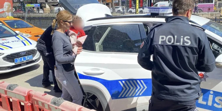 Şüphe üzerine durdurulan araçtan 229 bin makaron çıktı
