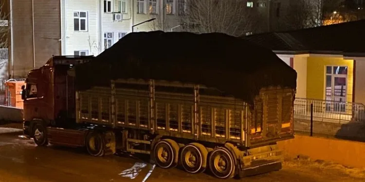 Şüphe üzerine durdurulan araçtan 229 bin makaron çıktı