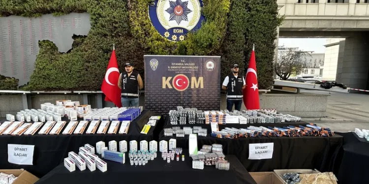 Şüphe üzerine durdurulan araçtan 229 bin makaron çıktı