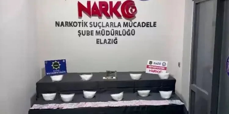 Şüphe üzerine durdurulan araçtan 229 bin makaron çıktı