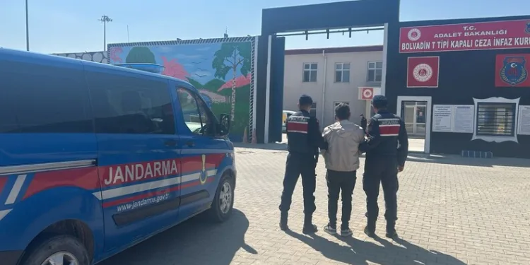Şüphe üzerine durdurulan araçtan 229 bin makaron çıktı