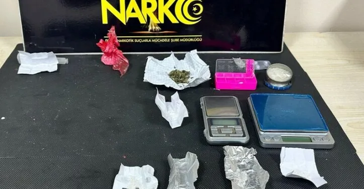Şüphe üzerine durdurulan araçtan 229 bin makaron çıktı