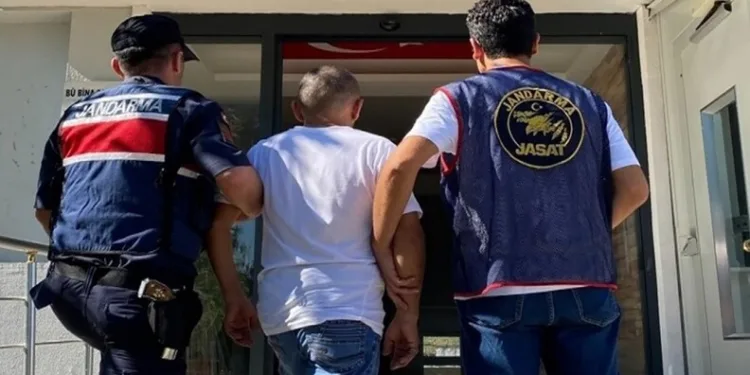 Şüphe üzerine durdurulan araçtan 229 bin makaron çıktı