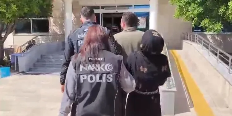 Şüphe üzerine durdurulan araçtan 229 bin makaron çıktı