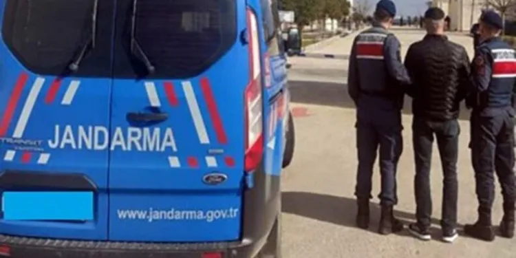 Cam silerken 4’üncü kattan düşen kadın ağır yaralandı
