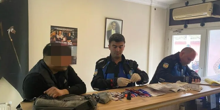 Cam silerken 4’üncü kattan düşen kadın ağır yaralandı