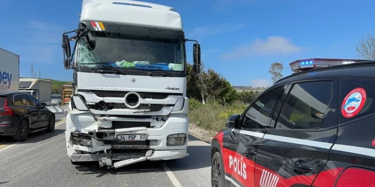 Cam silerken 4’üncü kattan düşen kadın ağır yaralandı