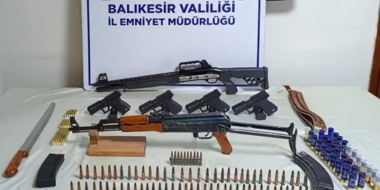 Bandırma’da operasyonda kalaşnikof ele geçirildi