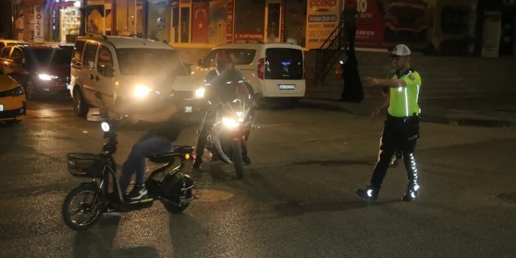 Erzincan’da motosiklet denetimi; 11 motosiklet trafikten men edildi
