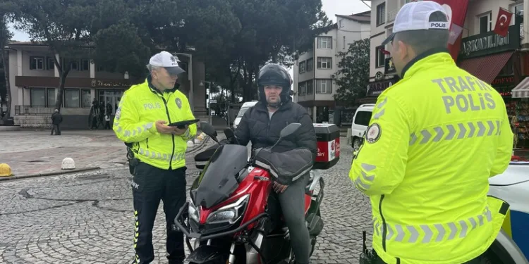 Erzincan’da motosiklet denetimi; 11 motosiklet trafikten men edildi
