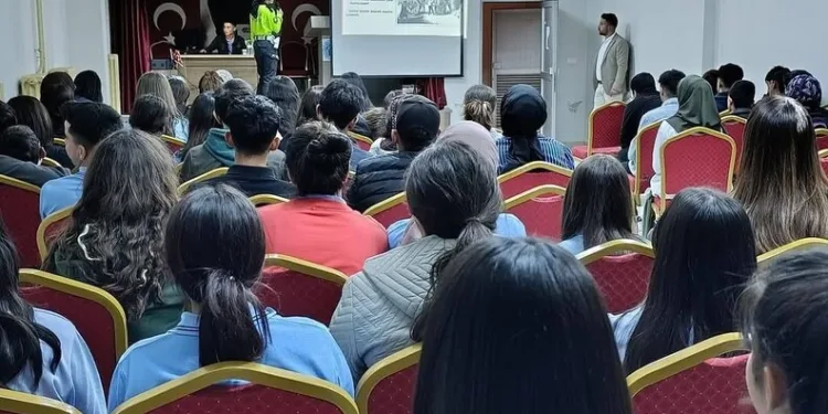 Erzincan’da motosiklet denetimi; 11 motosiklet trafikten men edildi
