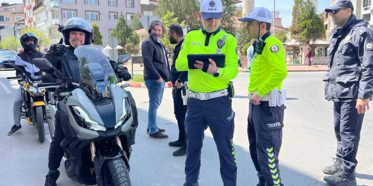 Erzincan’da motosiklet denetimi; 11 motosiklet trafikten men edildi